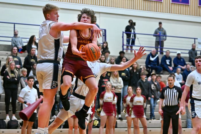 a Wilsonville Redmond 5A Oregon boys basketball quarterfinal 2024 Leon Neuschwander 44